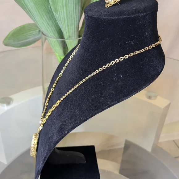 Vintage Gold Tone Chain With Elegant Gold Floral Sugar Pendant And Earrings - Picture 2 of 9